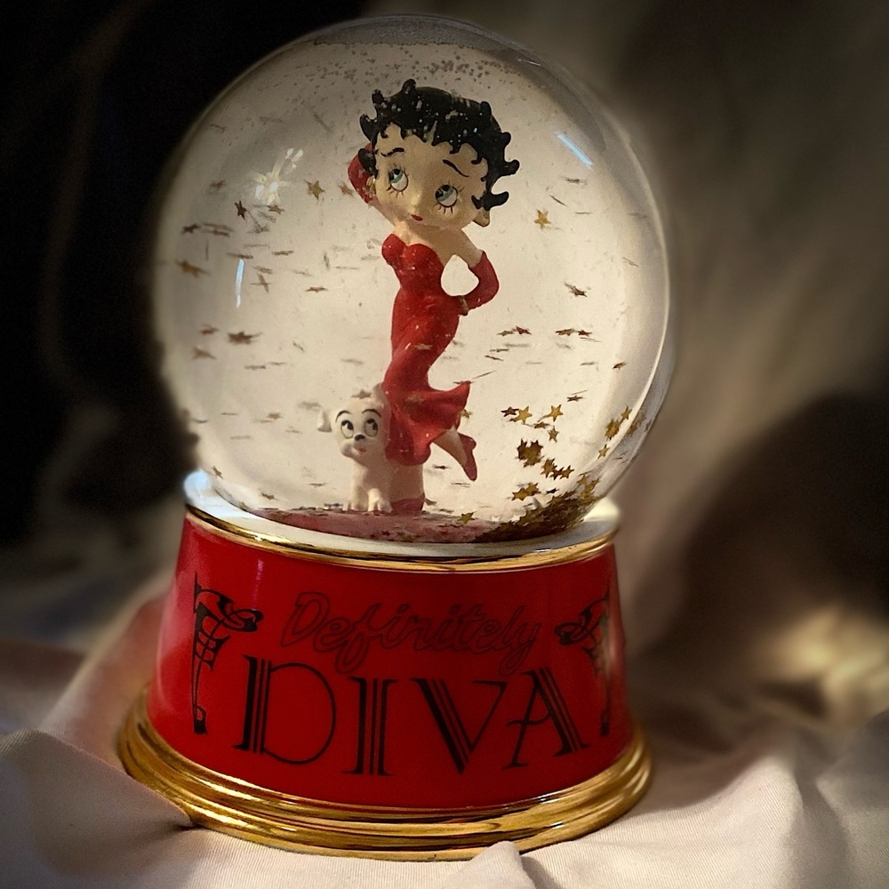 Betty boop musical snow globe
